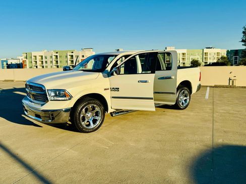Used 2018 RAM 1500 Laramie image 32