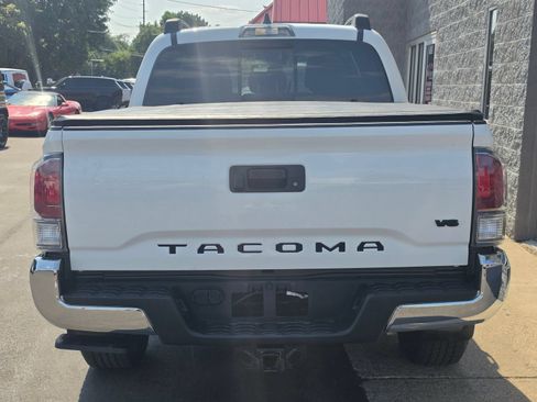 Used 2023 Toyota Tacoma TRD Off-Road AWD/4WD image 8