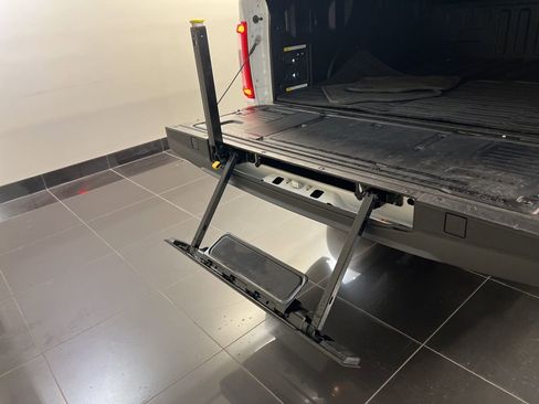 Certified 2022 Ford F150 Platinum w/ Equipment Group 701A High image 40