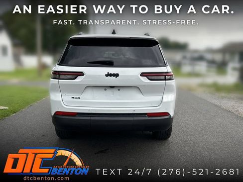 Used 2023 Jeep Grand Cherokee L Laredo AWD/4WD image 4