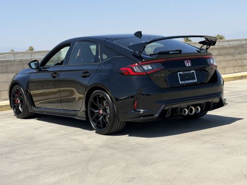Used 2025 Honda Civic Type R image 8