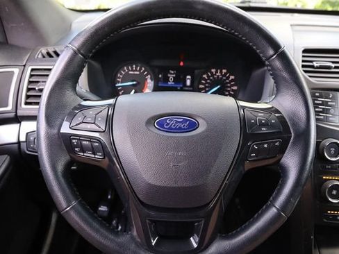 Certified 2017 Ford Explorer XLT FWD image 11