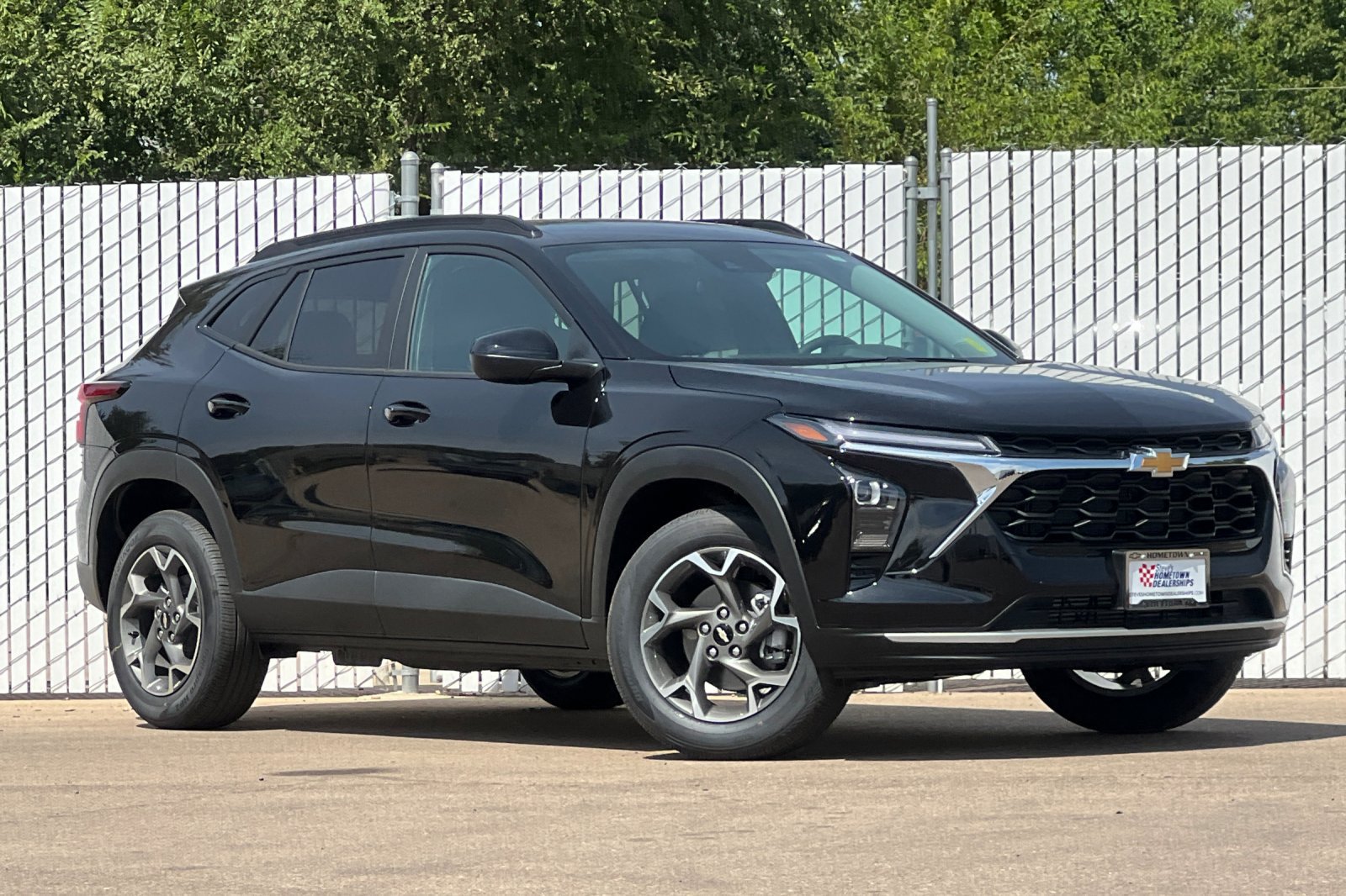 New 2026 Chevrolet Trax LT w/ Driver Confidence Package FWD image 2