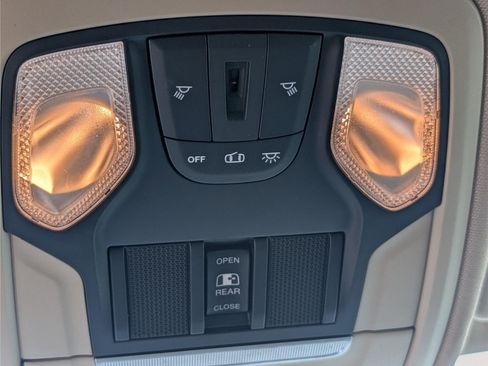 Used 2020 RAM 1500 Big Horn AWD/4WD image 31