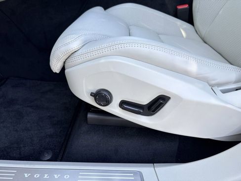 New 2025 Volvo XC90 B6 Ultra image 5