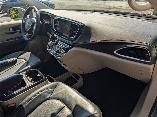 Used 2022 Chrysler Pacifica Touring-L w/ Uconnect Theater Family Group FWD image 14
