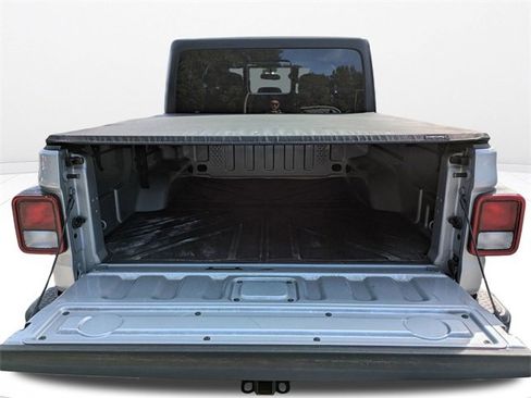 Used 2022 Jeep Gladiator Sport image 13