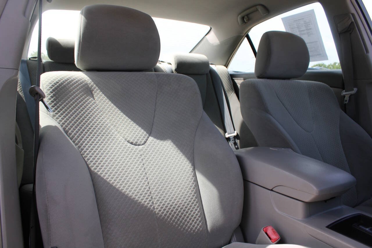 Used 2009 Toyota Camry LE FWD image 14