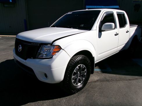 Used 2019 Nissan Frontier PRO-4X image 2