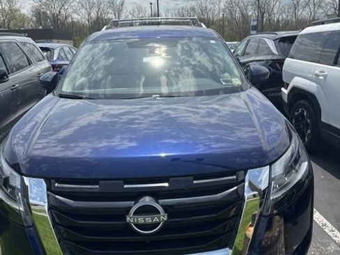 Used 2024 Nissan Pathfinder SL AWD/4WD image 1