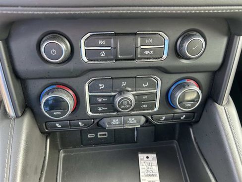 Used 2023 Chevrolet Suburban LT image 32