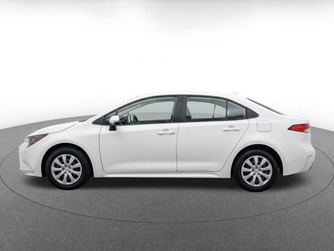 Used 2025 Toyota Corolla LE FWD image 4