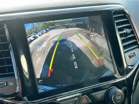 Used 2022 Jeep Grand Cherokee Laredo X image 14