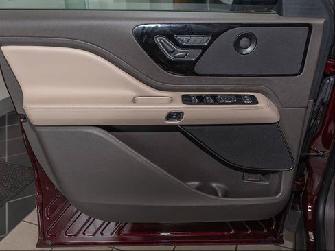 Used 2022 Lincoln Aviator Reserve w/ Elements Package Plus AWD/4WD image 10