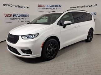 Used 2023 Chrysler Pacifica Touring-L w/ S Appearance Package AWD/4WD video 1
