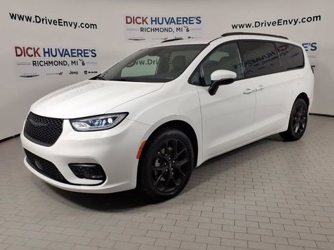 Used 2023 Chrysler Pacifica Touring-L w/ S Appearance Package AWD/4WD image 1