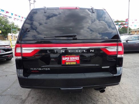 Used 2016 Lincoln Navigator Reserve AWD/4WD image 4