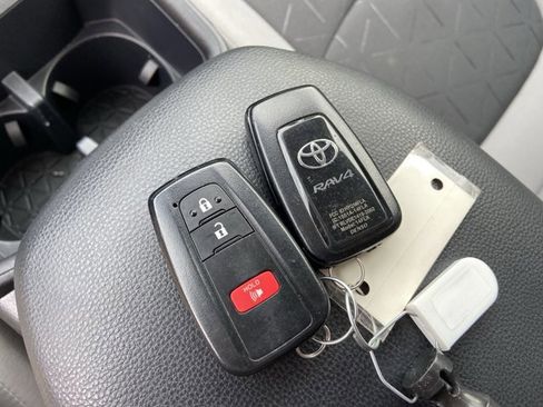 Used 2025 Toyota RAV4 XLE image 43