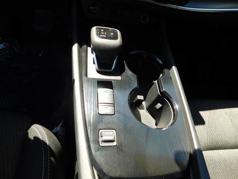 Used 2025 Nissan Rogue SV FWD image 18