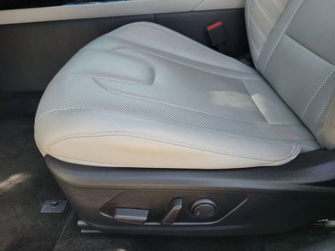 Used 2024 Hyundai Elantra Limited image 30