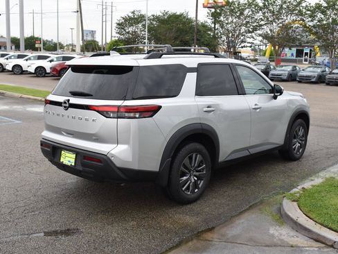 Used 2024 Nissan Pathfinder SV FWD image 12