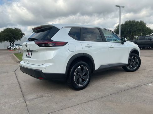 Used 2025 Nissan Rogue SV FWD image 8