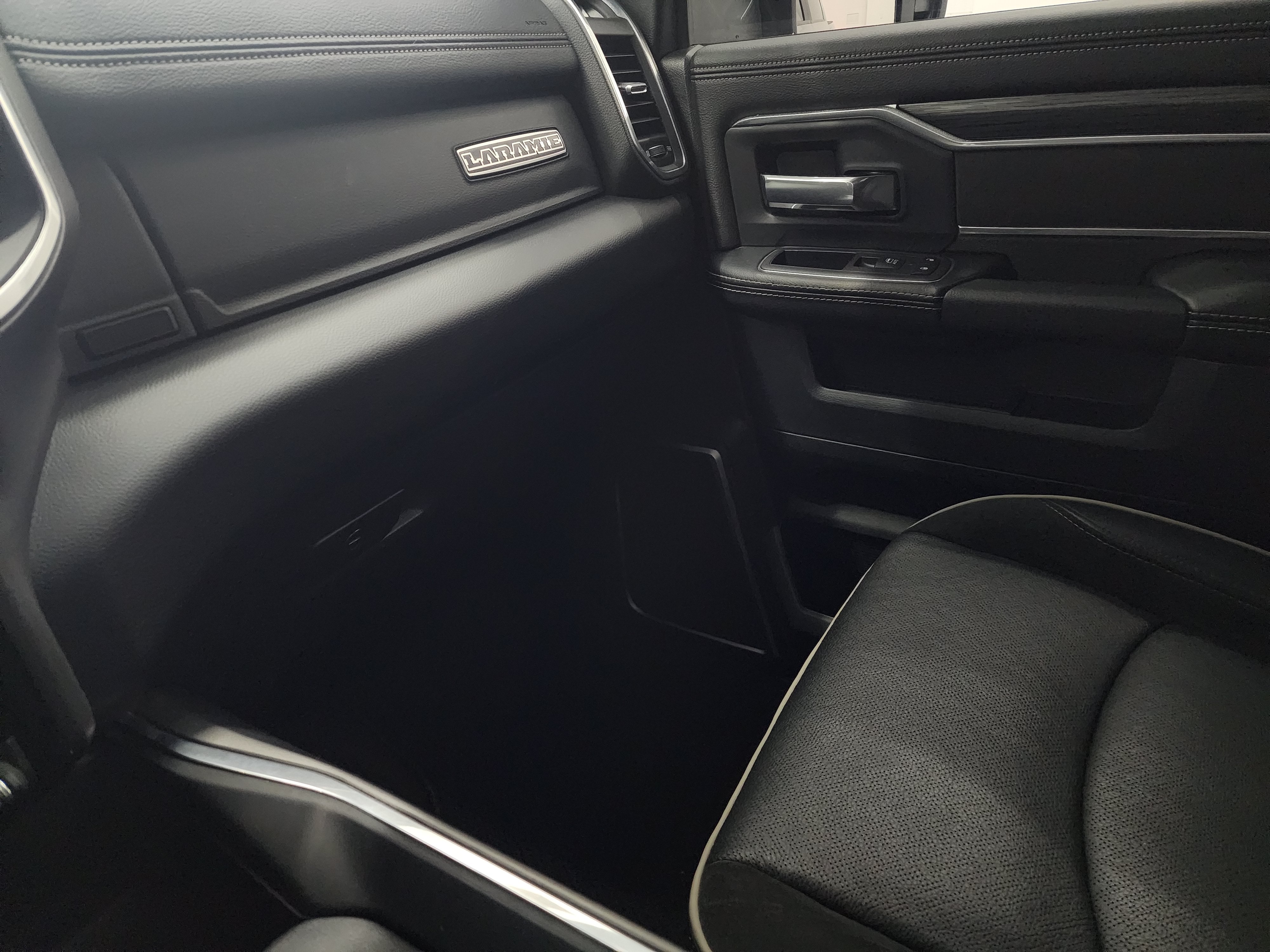 Used 2024 RAM 2500 Laramie w/ Night Edition AWD/4WD image 12