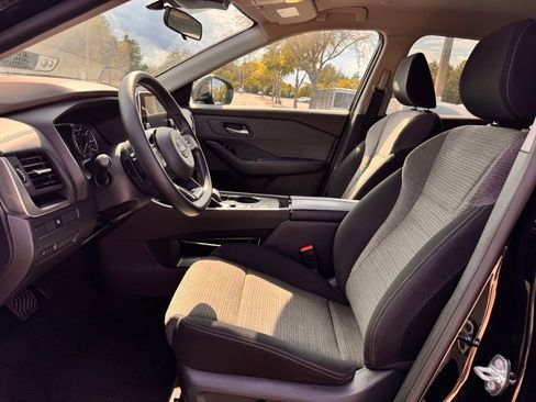 Used 2023 Nissan Rogue SV FWD image 8