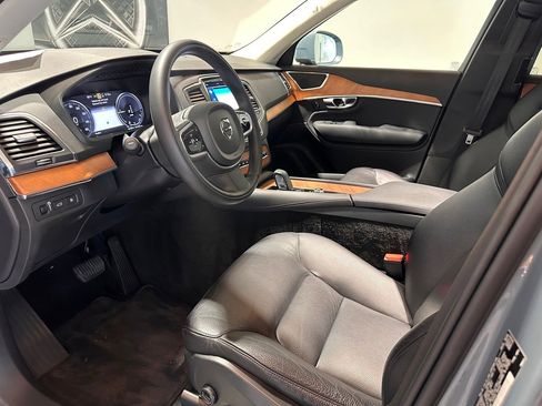 Used 2021 Volvo XC90 T8 Inscription Expression w/ Climate Package image 9