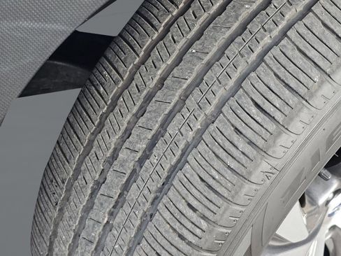 Used 2024 Subaru Ascent Premium w/ Convenience Package image 17