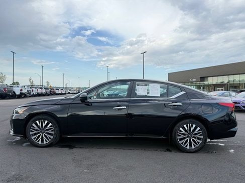 Used 2025 Nissan Altima 2.5 SV FWD image 8