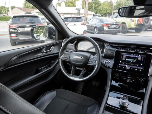 Used 2024 Jeep Grand Cherokee L Laredo image 21