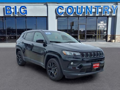 Used 2025 Jeep Compass Latitude w/ Altitude Special Edition AWD/4WD image 3