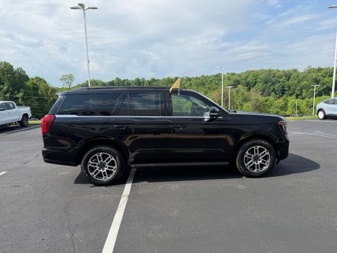 Certified 2025 Ford Expedition Active AWD/4WD image 5