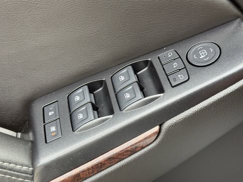 Used 2018 GMC Yukon SLT w/ Premium Edition image 25