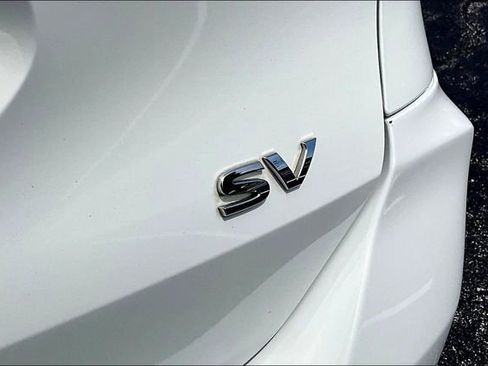 Used 2017 Nissan Rogue SV FWD image 24