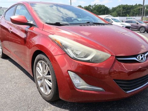 Used 2015 Hyundai Elantra SE w/ Option Group 02 FWD image 2