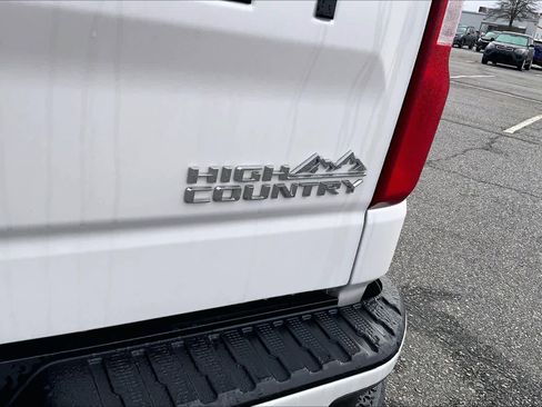 Used 2020 Chevrolet Silverado 1500 High Country w/ Technology Package image 9