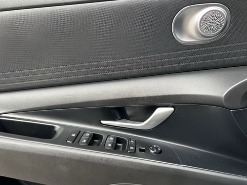 Used 2024 Hyundai Elantra SEL image 21