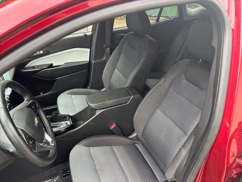 Used 2025 Chevrolet Trax LT w/ LT Convenience Package FWD image 23