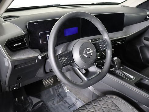 Used 2025 Nissan Kicks SV AWD/4WD image 25