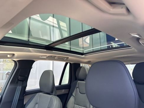 Certified 2025 Volvo XC90 B6 Plus AWD/4WD image 27