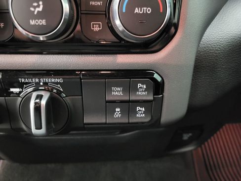 Used 2022 RAM 1500 Big Horn image 9