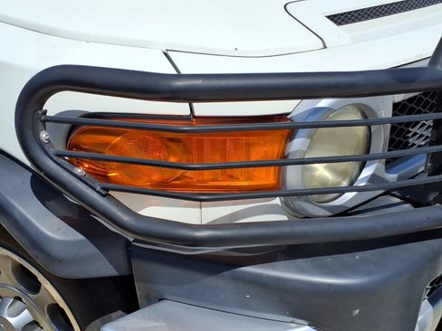 Used 2012 Toyota FJ Cruiser 2WD w/ Convenience Pkg image 4