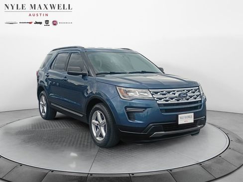 Used 2019 Ford Explorer XLT image 2