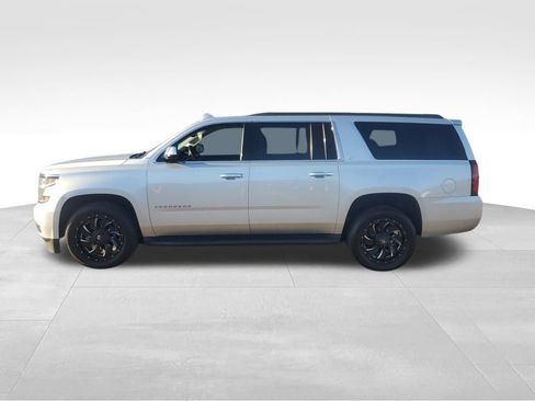 Used 2020 Chevrolet Suburban LT image 2
