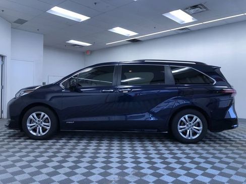Certified 2021 Toyota Sienna XSE image 11