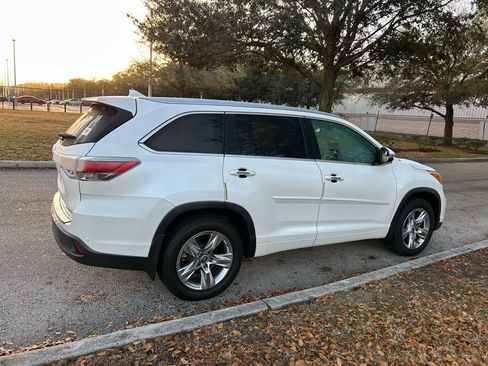 Used 2016 Toyota Highlander Limited w/ Driver Technology Package image 4