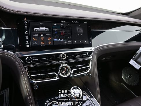 Used 2024 Bentley Flying Spur V8 image 30