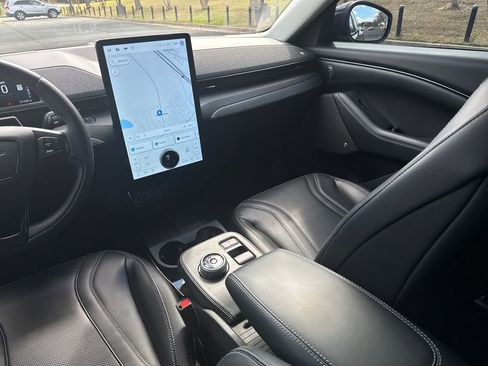 Used 2021 Ford Mustang Mach-E Premium image 31